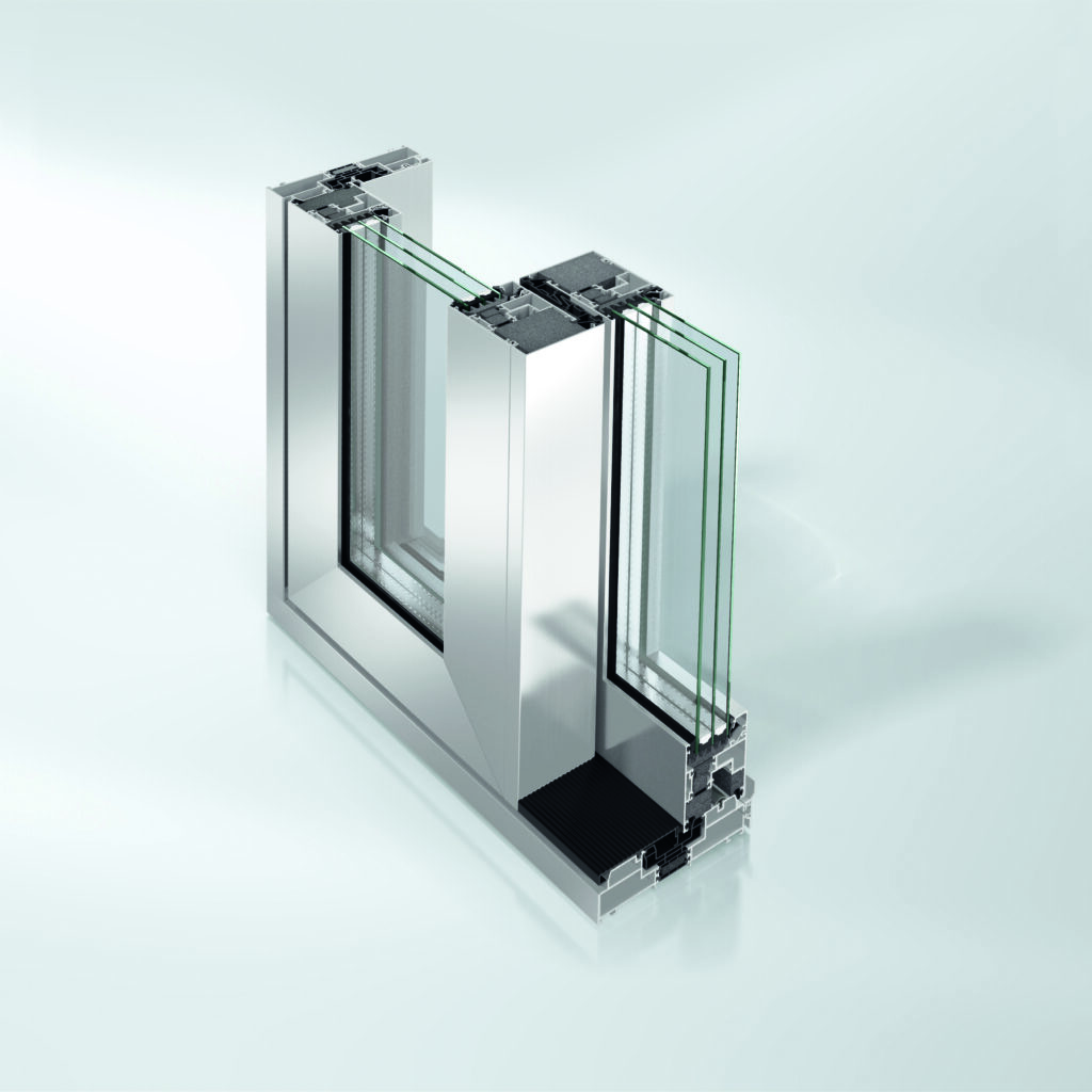 Presječni prikaz modernih kliznih staklenih vrata s aluminijskim okvirom, koji prikazuje više staklenih ploča i konstrukciju okvira na svijetloj pozadini.