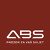 Logotip s bijelim tekstom “ABS” i natpisom “PROZOR ZA VAŠ SVIJET” na jednobojnoj tamnocrvenoj (bordo) pozadini.